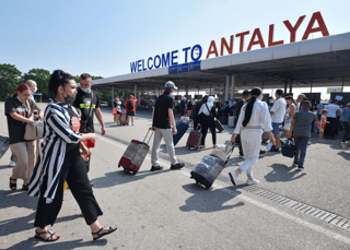 Russians Flock to Antalya